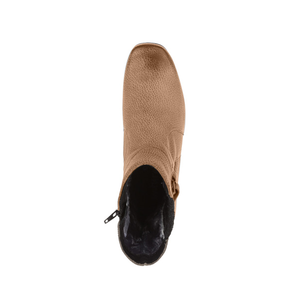 Schuh-Retusche von Spratzern, Falten und Nähten im Detail Schuh-Retusche von Spratzern, Falten und Nähten im Detail